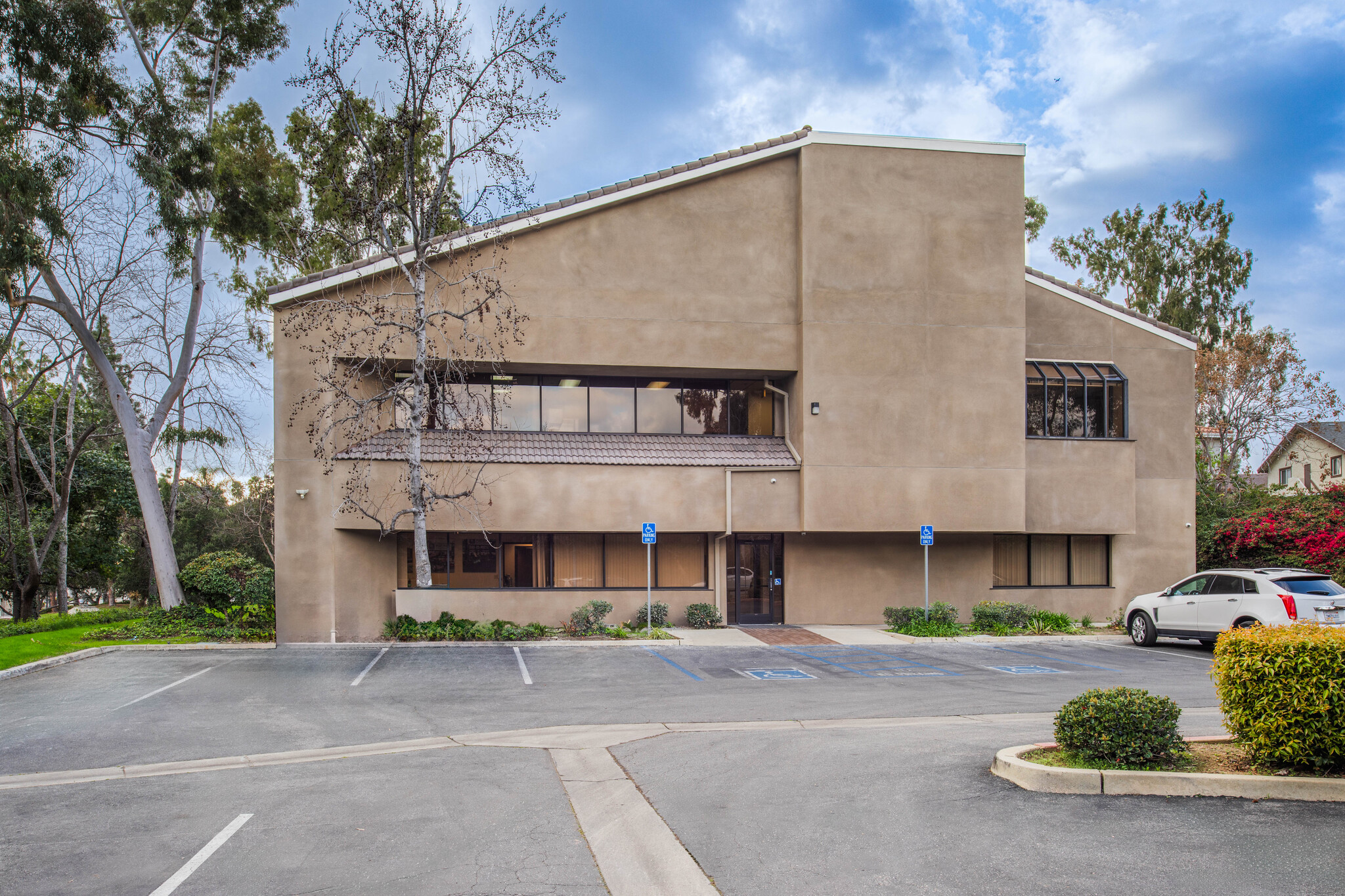 Alianza Therapy 970-S-Village-Oaks-Dr-Covina-CA-VILLAGE_OAKS_EXTERIORS-5-1-LargeHighDefinition